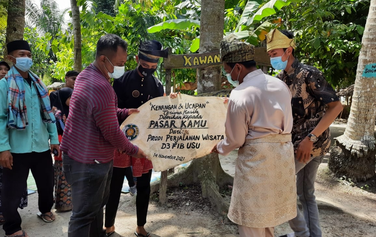 Prodi Perjalanan Wisata USU PKL Pengelolaan Desa Wisata di "Pasar Kamu"